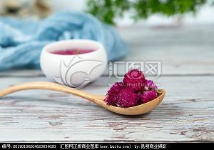 呖
