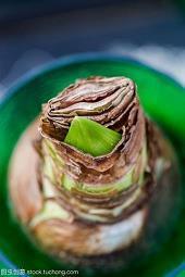粜